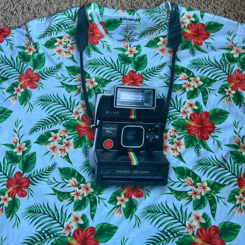 Vintage Polaroid Camera Hawaiian Tshirt XL  Silly Joke